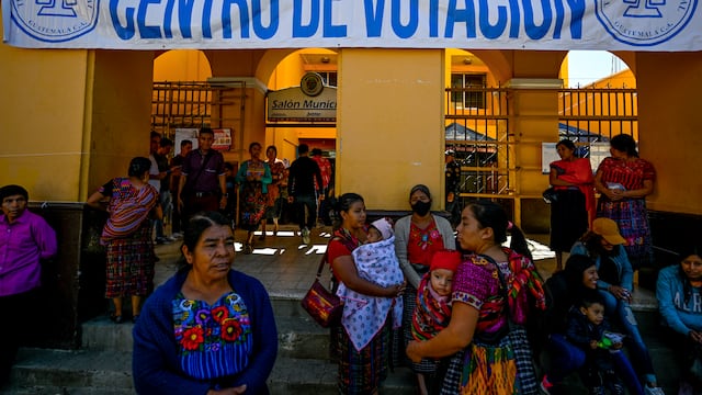 Los centros de votación cierran en Guatemala para empezar conteo de papeletas