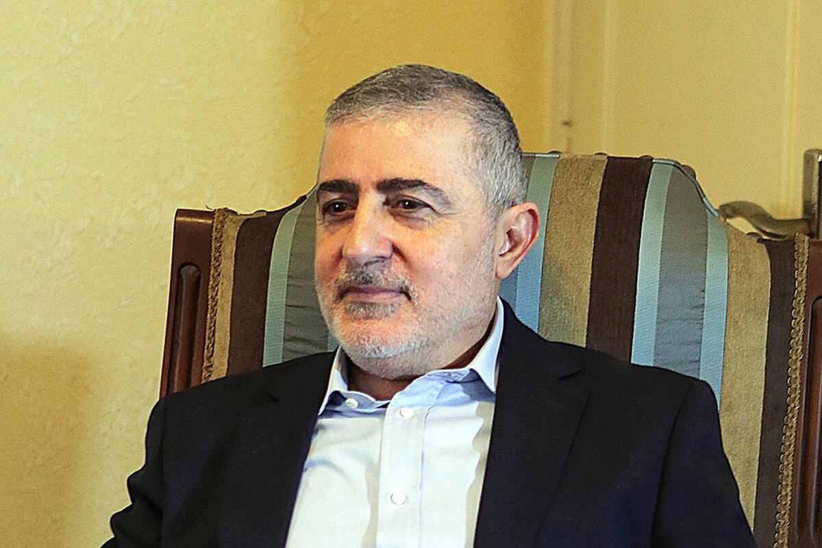 Wafiq Safa, alto funcionario de seguridad de Hezbolá, en su oficina en la capital libanesa, Beirut, el 12 de abril de 2018. (Foto de AFP)