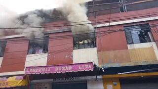 Huacho: incendio en almacén de tres pisos alarma a comerciantes en zona comercial