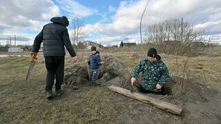 Región de Kiev construye fortificaciones y trincheras antitanque para proteger la capital de ataques rusos