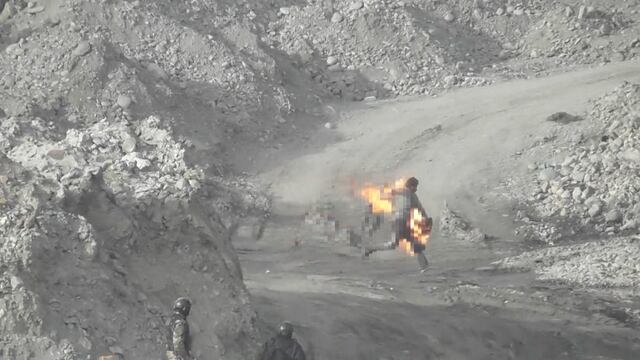 Puno: hombre se prende fuego para frustrar operación contra minería ilegal [VIDEO]