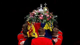 La reina Isabel II es enterrada junto al duque de Edimburgo en Windsor 