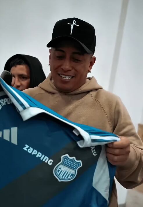 Christian Cueva fue presentado de gran manera en Emelec de Ecuador.