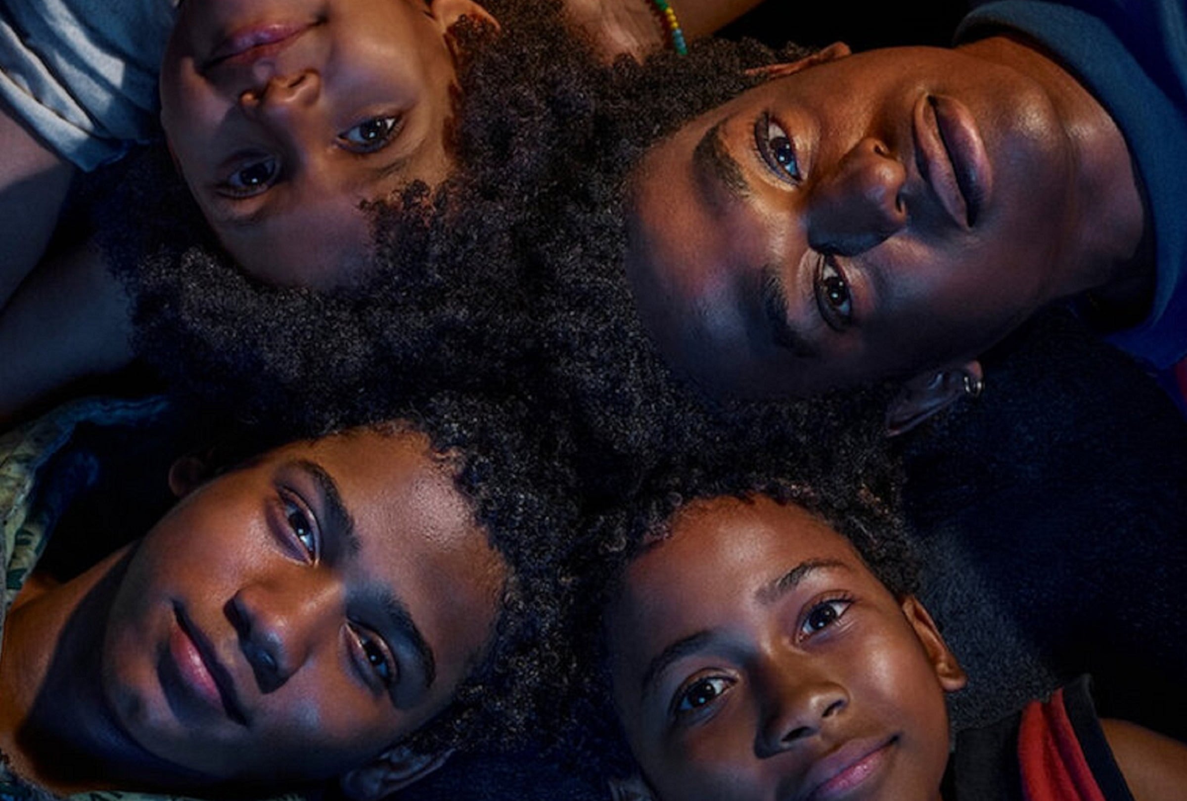 Douglas (Samuel Silva) y Sete (Patrick Congo) mueren, mientras que Jesús (Andrei Marques) y Pipoca (Wendy Queiroz) sobreviven al final de la serie brasileña "Los cuatro de la Candelaria" (Foto: Netflix)