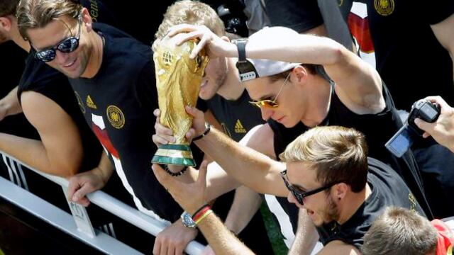 La FIFA reparará la Copa del Mundo que dañaron los alemanes