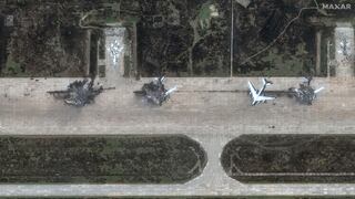 Lo que revelan las imágenes satelitales sobre el daño que causó Ucrania a Rusia en la audaz Operación Telaraña (y cómo sería la represalia)