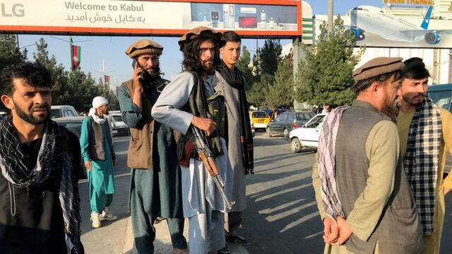 Cómo era Afganistán bajo el régimen talibán en los 90 (y por qué dicen que esta vez será diferente)