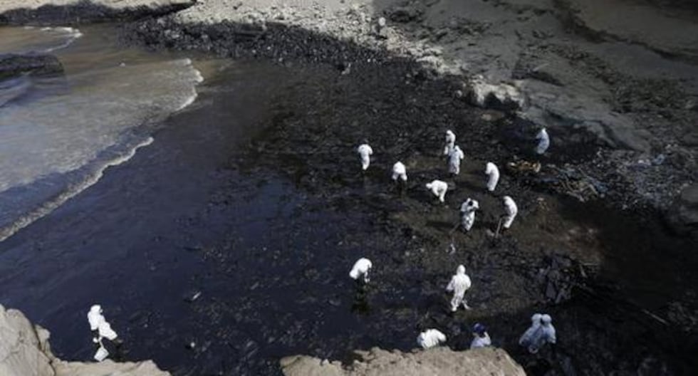 El derrame de petróleo ocasionó la muerte de distintas especies de animales, contaminó playas de Lima y Callao, y afectó a personas que dependían de la pesca y el turismo en la zona del desastre. (Foto: El Comercio)