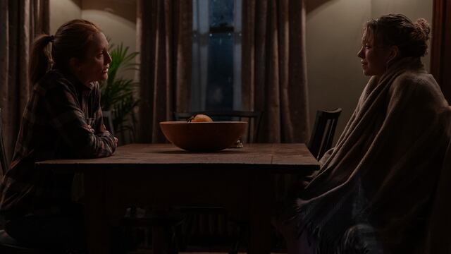 Julianne Moore y Sydney Sweeney protagonizan “Echo Valley”, una película que hace repensar los vínculos familiares