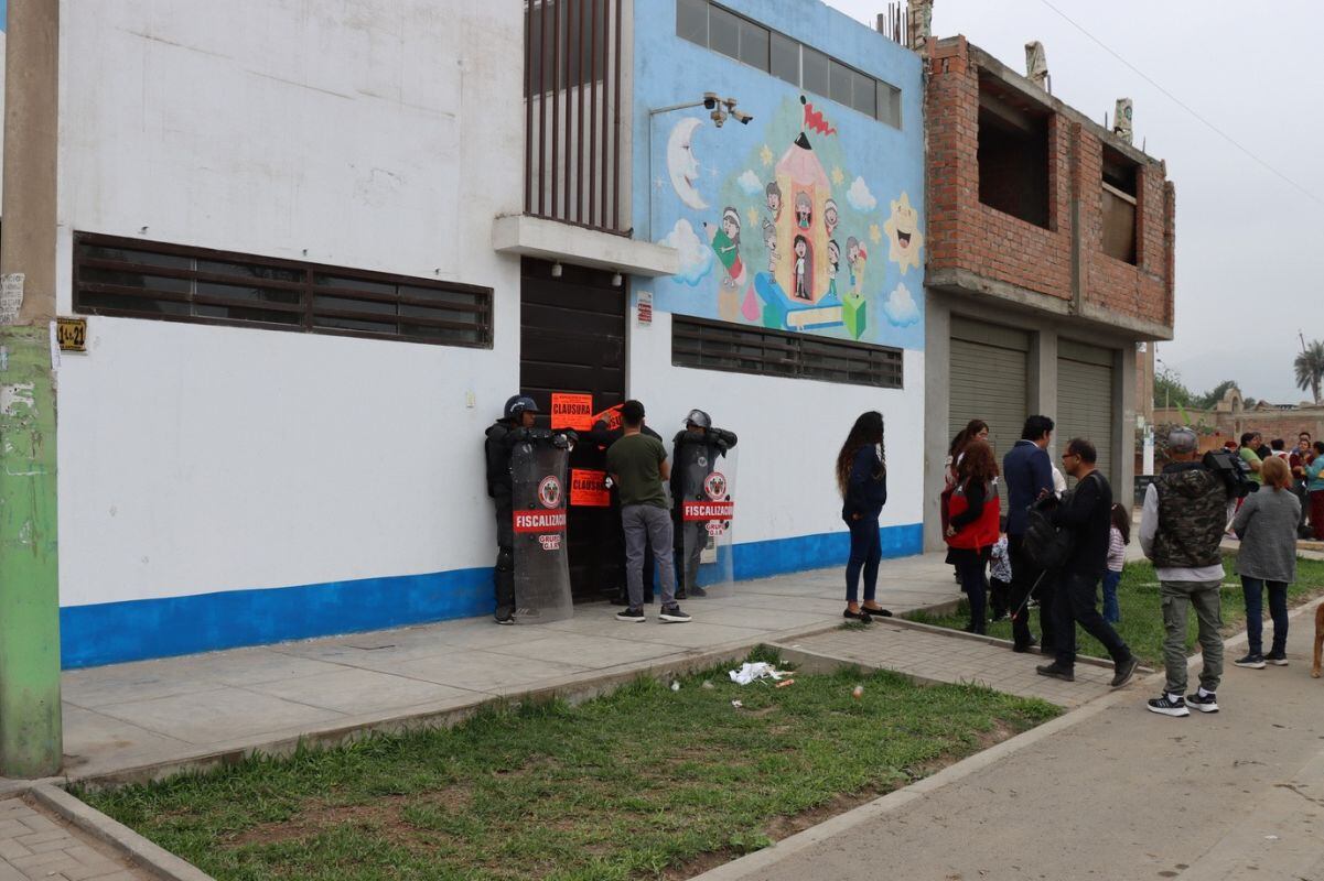 Autoridades clausuraron colegio bamba que funcionaba en Carabayllo. (Foto: Ministerio de Educación)