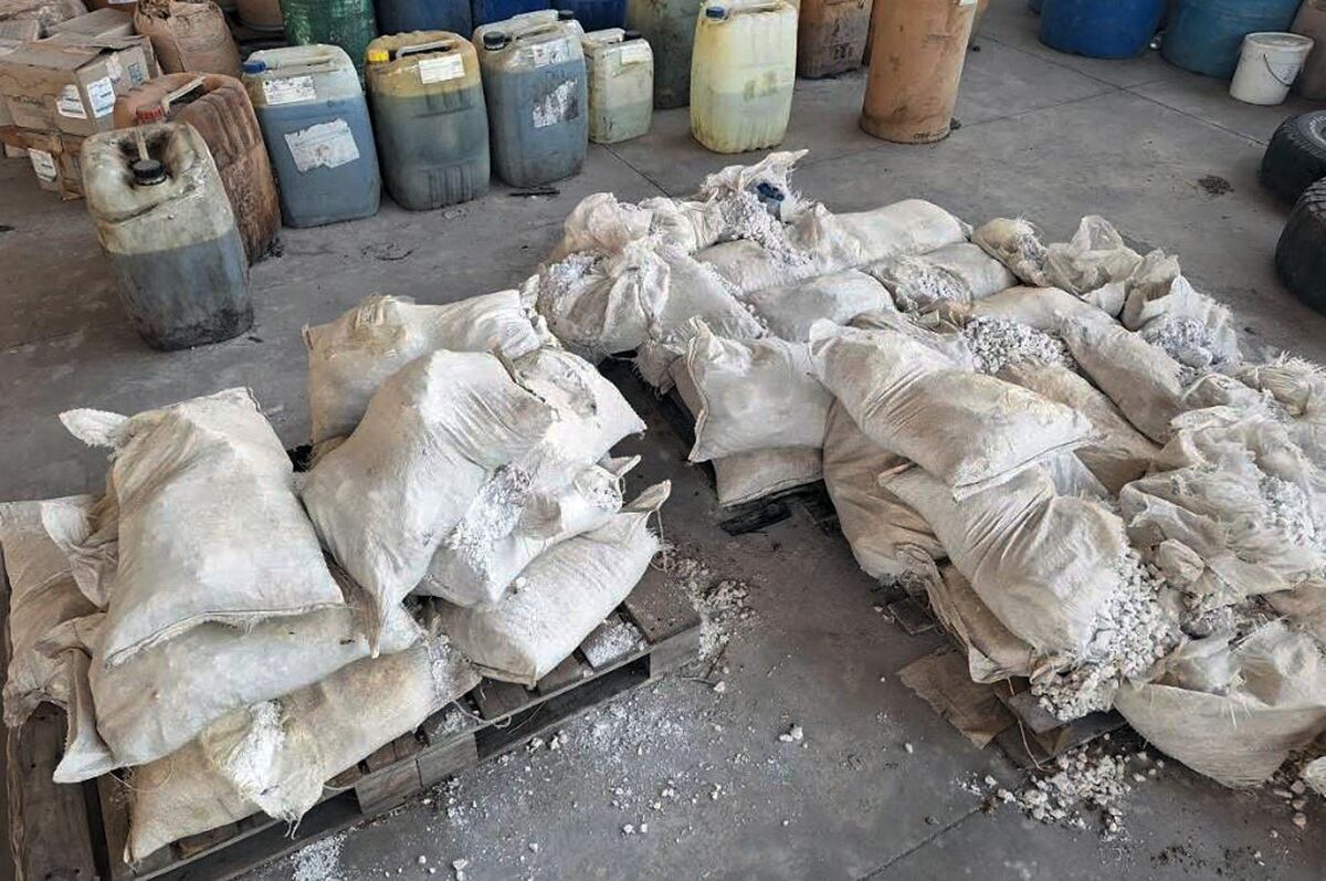 Pastillas de fentanilo y precursores químicos incautados por la Fiscalía General de la República en el estado de Jalisco, México, el 25 de diciembre de 2024. (Foto de Handout / Procuraduría General de la República de México / AFP)