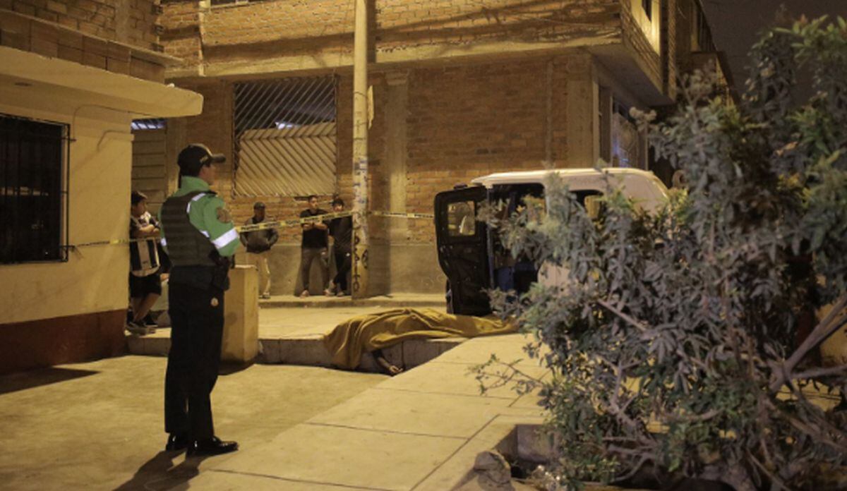 Conmoción en Villa El Salvador por el asesinato a balazos de un mototaxista. El crimen ocurrió en la calle 120, muy cerca del parque zonal Huáscar | Foto: Joel Alonzo/ @photo.gec