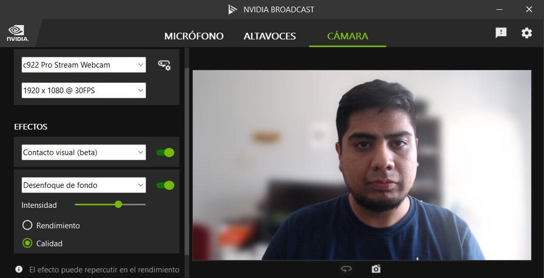 Nvidia Broadcast cuenta con tres pestañas: micrófono, altavoces y cámara.