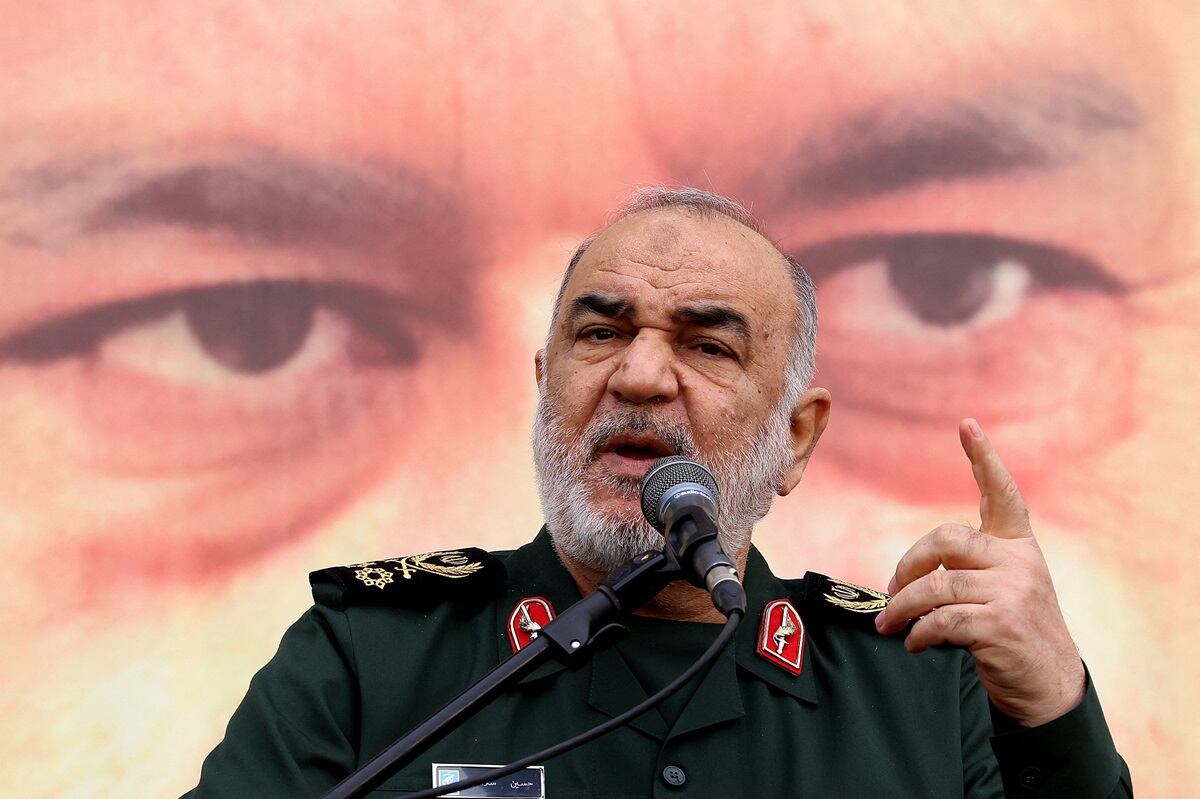 El jefe del Cuerpo de la Guardia Revolucionaria Islámica de Irán (CGRI), Hossein Salami, pronuncia un discurso en Teherán, el 28 de diciembre de 2023. (Foto de ATTA KENARE / AFP)