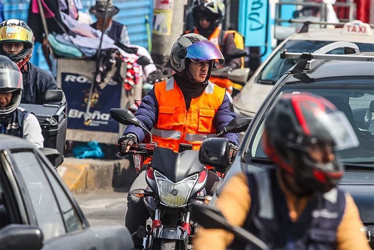Bajo nueva resolución directoral, el MTC brinda plazo para la adecuación de normativa que obliga a motociclistas para que utilicen tanto casco como chaleco reflectante. (Fuente: El Peruano)