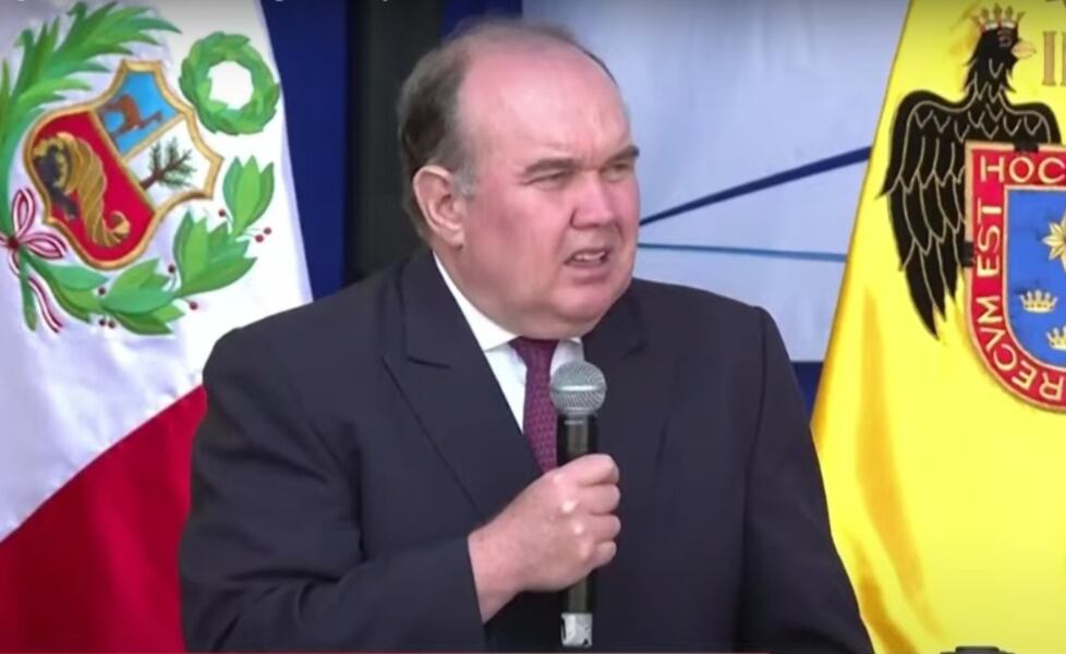 López Aliaga propone cámaras de seguridad obligatorias para la obtención de licencias de funcionamiento. (Foto: Captura de pantalla / 24 Horas)