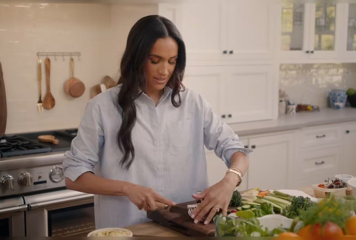 Meghan de Sussex celebró St. Patrick's Day con un desayuno especial y usó un obsequio que la reina Isabel II le hizo hace tiempo al pequeño Archie. | Crédito: Netflix