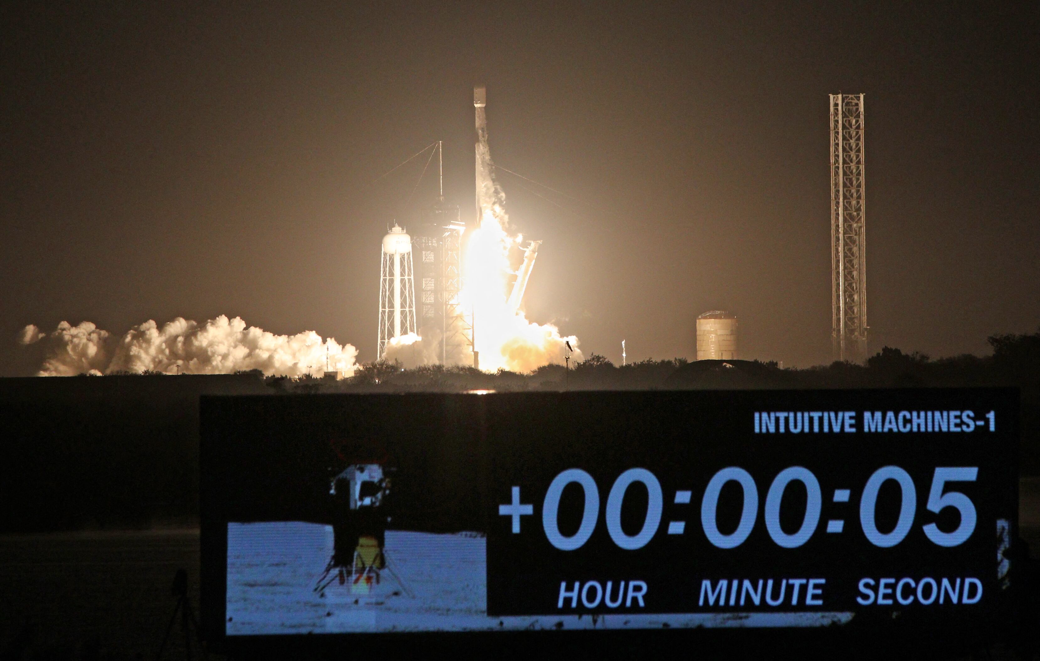 Estados Unidos espera recuperar terreno en la Luna, donde otros países como China e India han establecido estudios. (Foto: AFP)