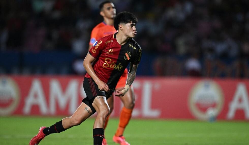 Kenji Cabrera juega en Melgar de Arequipa. (Foto: AFP)