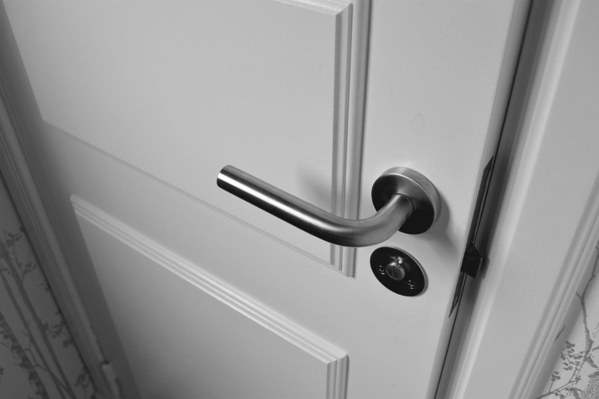 Te explicamos cómo utilizar el vinagre para limpiar las puertas de tu casa. (Foto: Pexels)