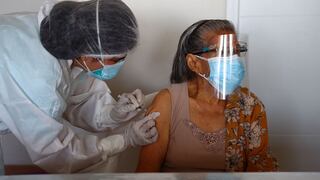 Vacuna contra el COVID-19: por un “error” de Essalud, dos adultas mayores de Breña no fueron inmunizadas