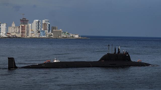 Submarino nuclear ruso sale de la bahía de La Habana