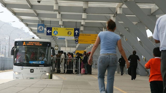 ATU implementará plan piloto de cola exclusiva para mujeres en el Metropolitano 