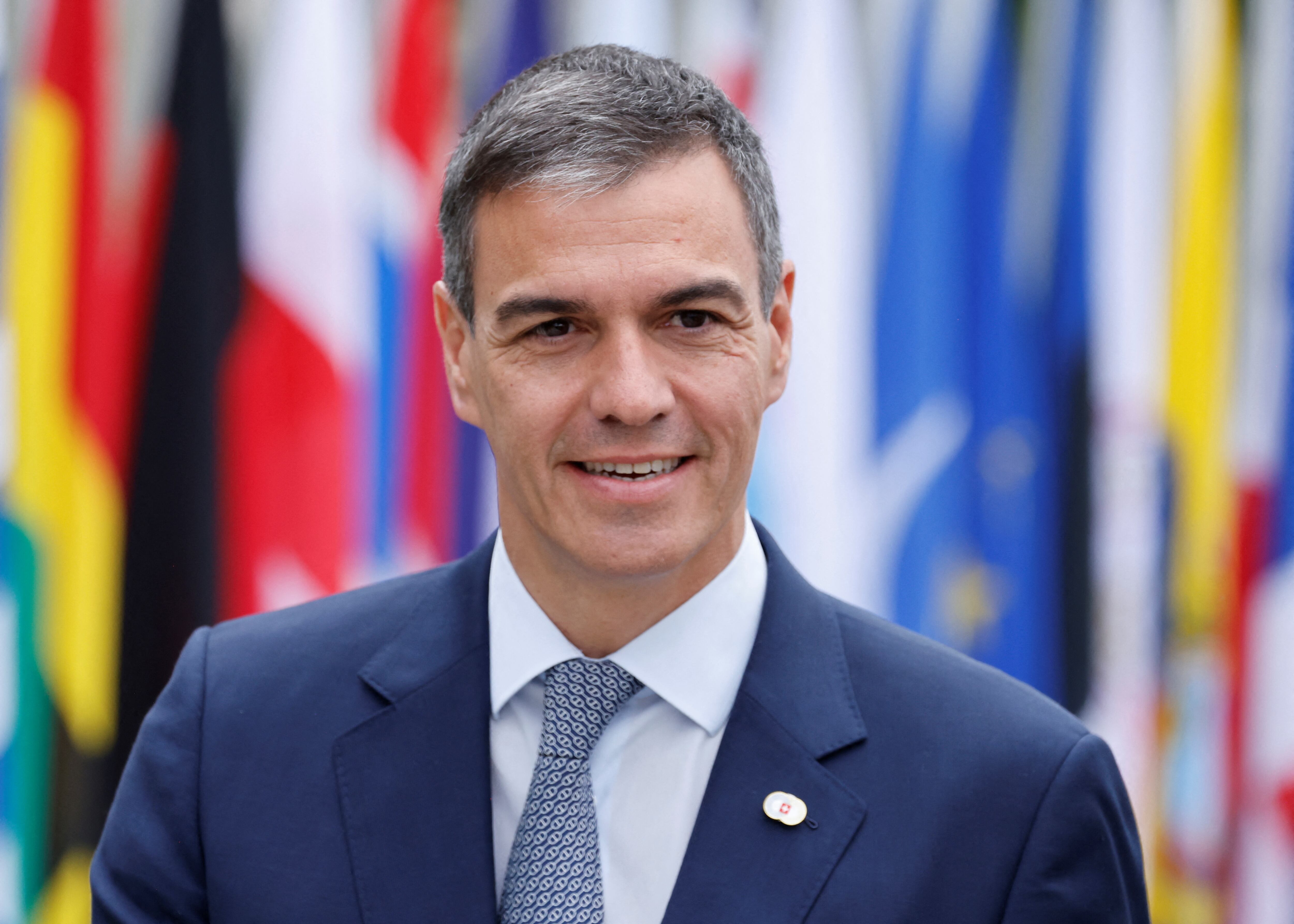 El primer ministro español, Pedro Sánchez, llega para participar en una Cumbre sobre la Paz en Ucrania en el lujoso complejo de Burgenstock, cerca de Lucerna, en el centro de Suiza, el 15 de junio de 2024. (Foto de Ludovic MARIN / AFP)