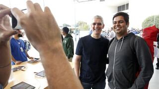 Los selfies de Tim Cook con los fans de Apple por el iPhone 6
