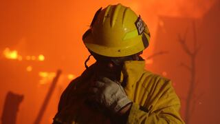 ¿Cuál es el motivo por el que los bomberos no pueden contener los incendios en Los Ángeles?