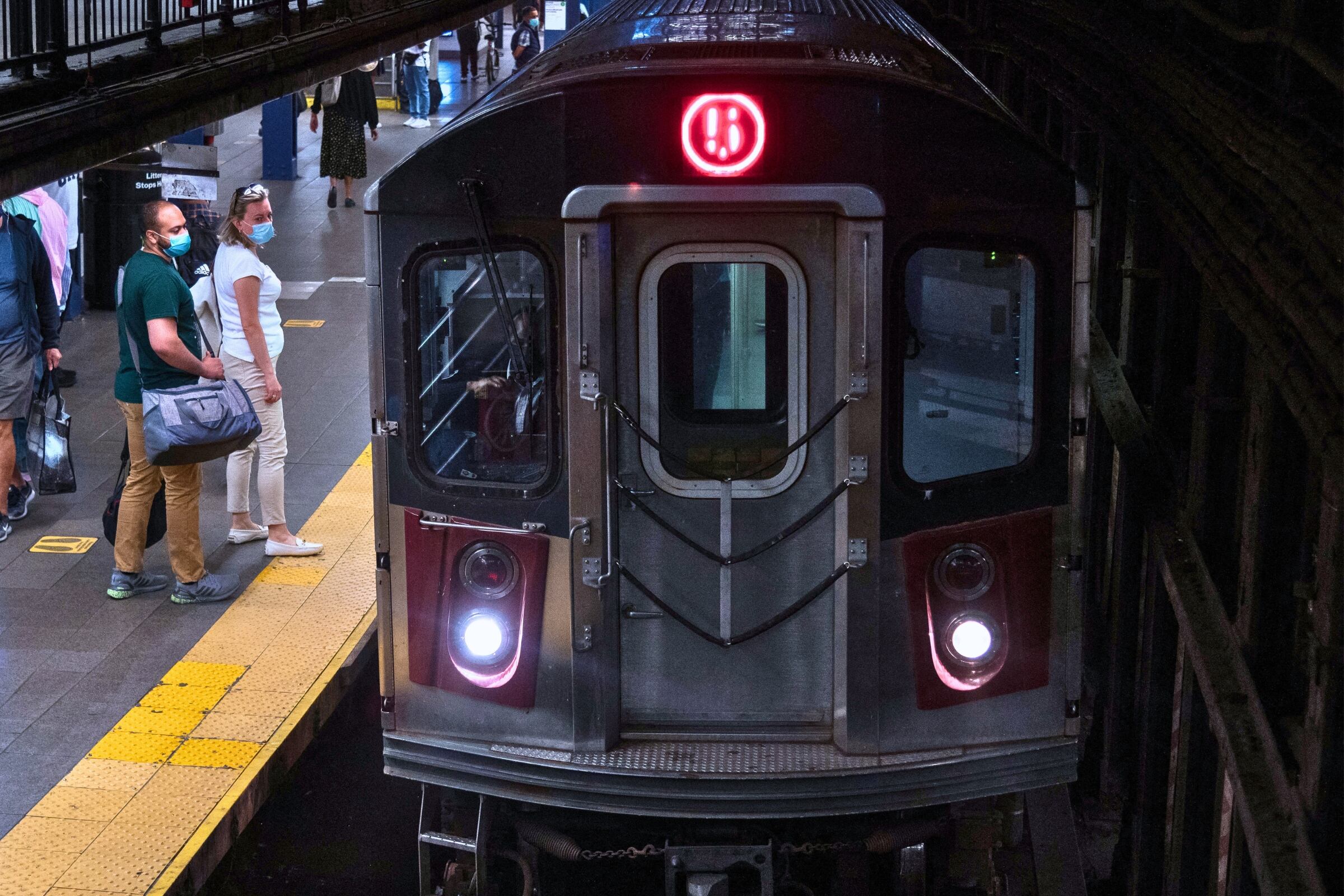 La línea 5 es un servicio muy usado del Metro de Nueva York. Por ello, ha sido contemplada dentro del plan de mejoras que entran en vigor desde el 18 de mayo (Foto: AFP)