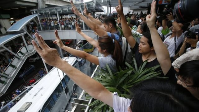 El pueblo de Tailandia protesta como en 'The Hunger Games'