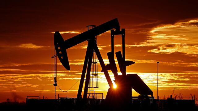 El petróleo de Texas sube un 2,9 % en una sesión positiva a la espera de reunión de la Fed