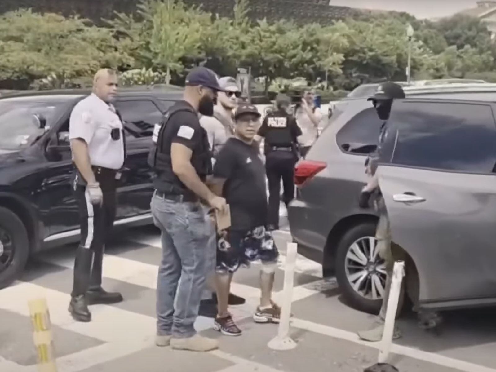 Jimmy Ayala fue arrestado por los agentes de ICE mientras conducía su camión de comida. (Crédito: Noticias Telemundo / YouTube)