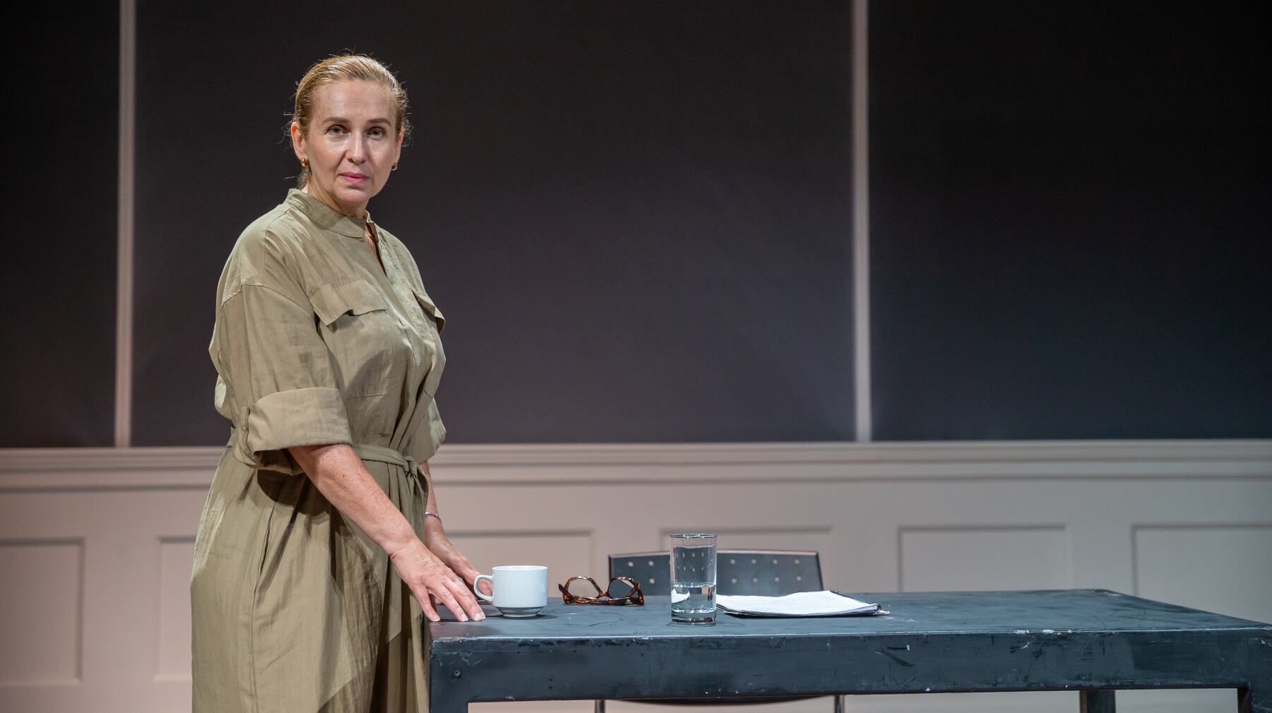 Katia Condos en los ensayos de "La persona deprimida". Dirección de Carla Valdivia.