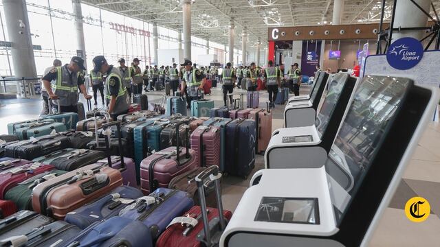 El sistema de manejo de equipaje que se encarga de transportar las maletas de los pasajeros desde el mostrador hasta el avión, llamado BHS, no estaría listo.