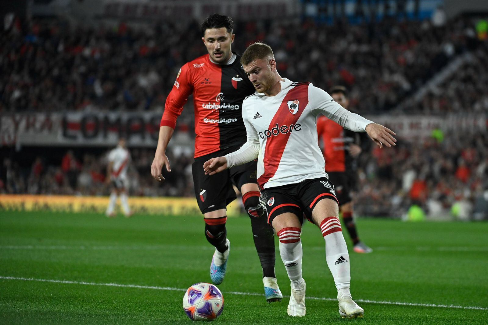River venció 2-0 a Colón por la fecha 23 de la Liga Argentina .