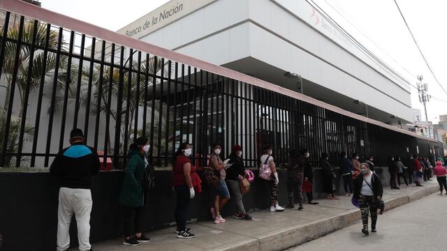 Reportan largas colas en exteriores del Banco de la Nación de Puente Piedra para cobro del segundo bono de S/380 | FOTOS