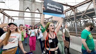 Miles de estadounidenses marchan en defensa del derecho al aborto