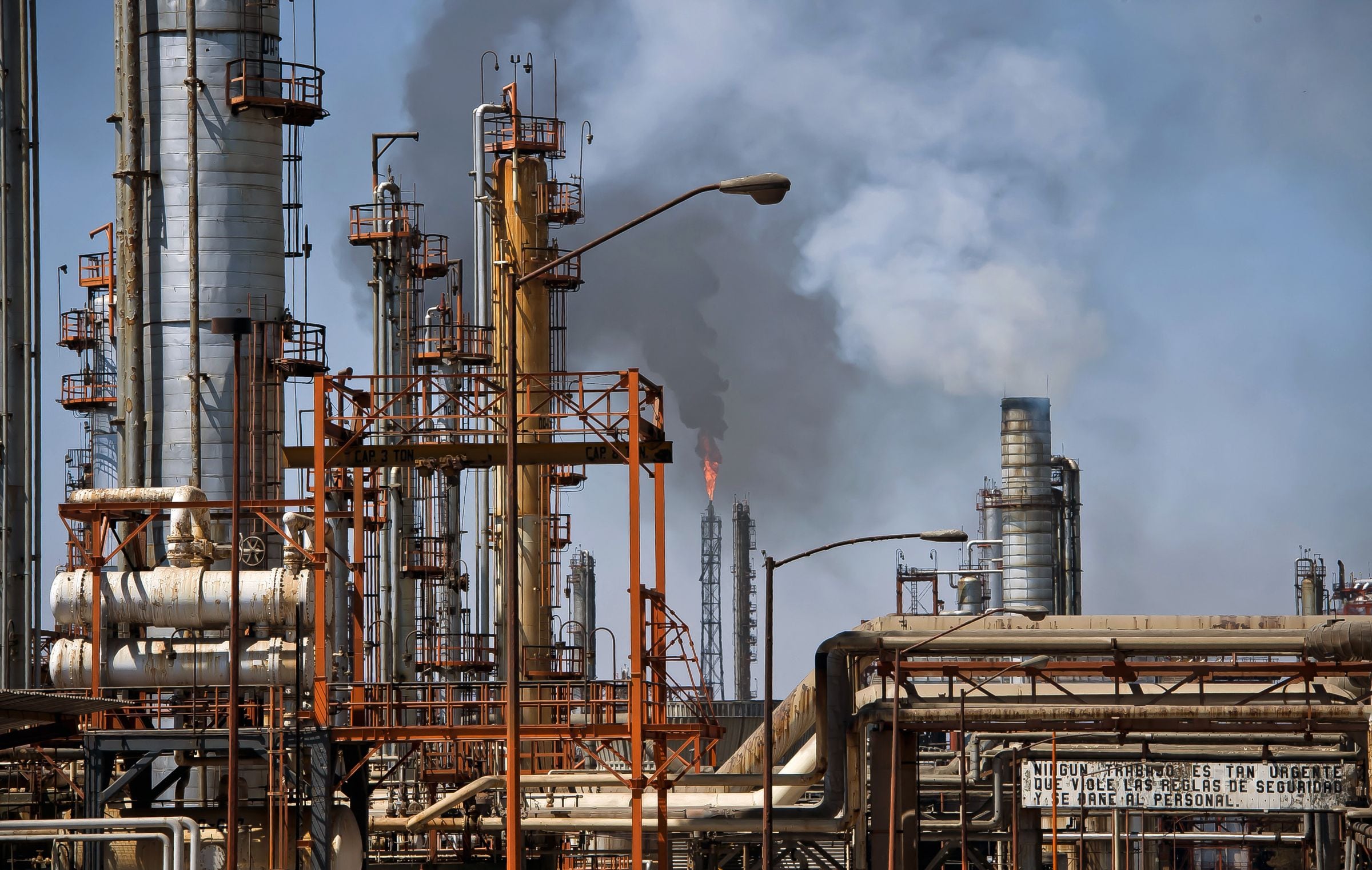 Investigación revela patrones de corrupción en Pemex (Foto: AFP)