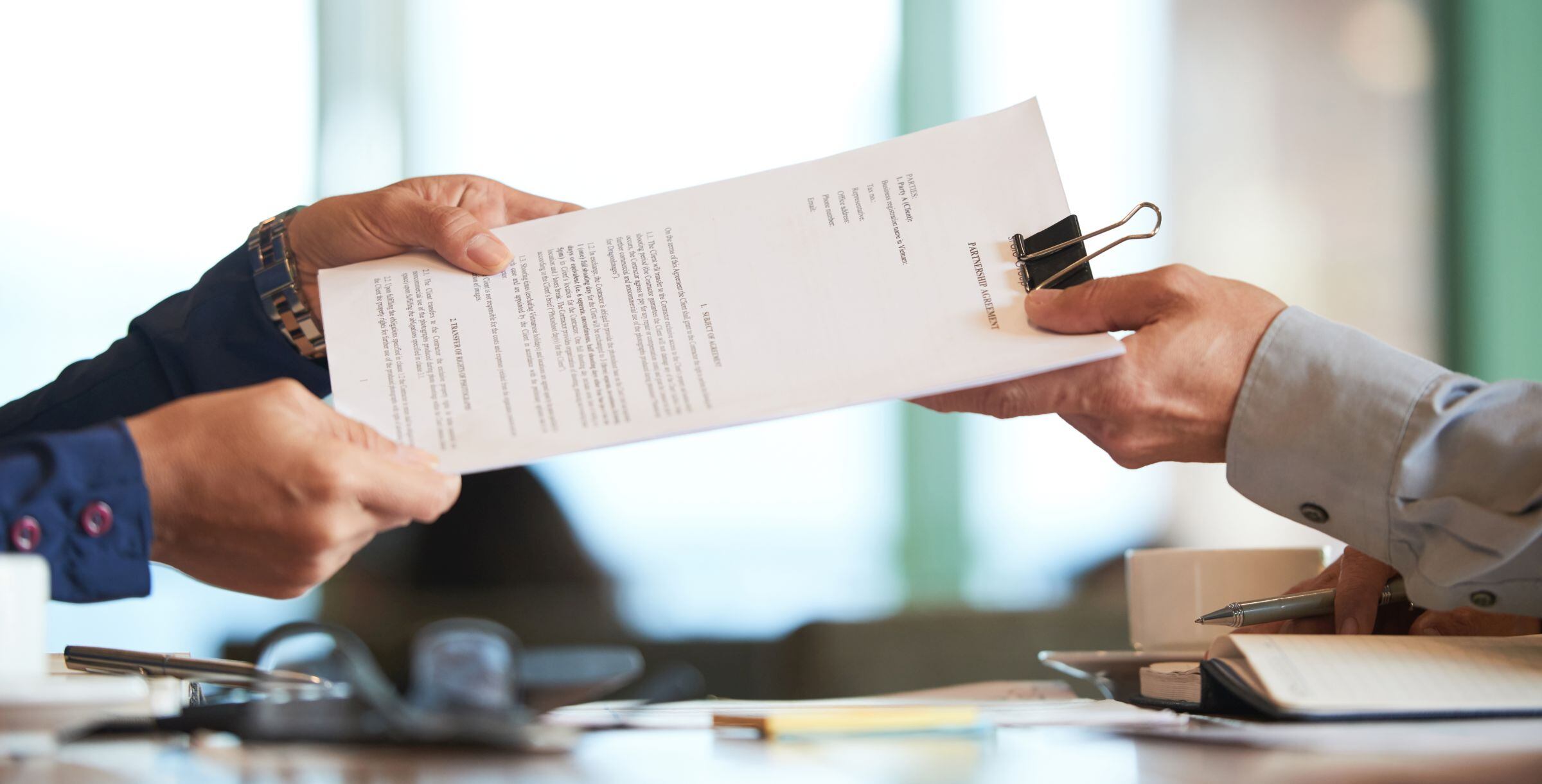 La carta poder debe entregada a una persona de confianza (Foto: Diseñado por Freepik)