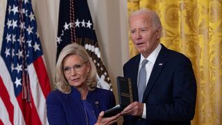 Biden otorga un mérito civil a la excongresista republicana Liz Cheney, crítica con Trump