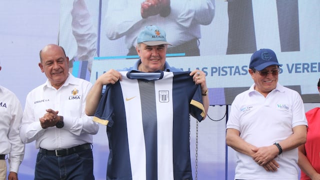 Alianza Lima le entregó camiseta a Rafael López Aliaga en inicio de obras en la avenida México