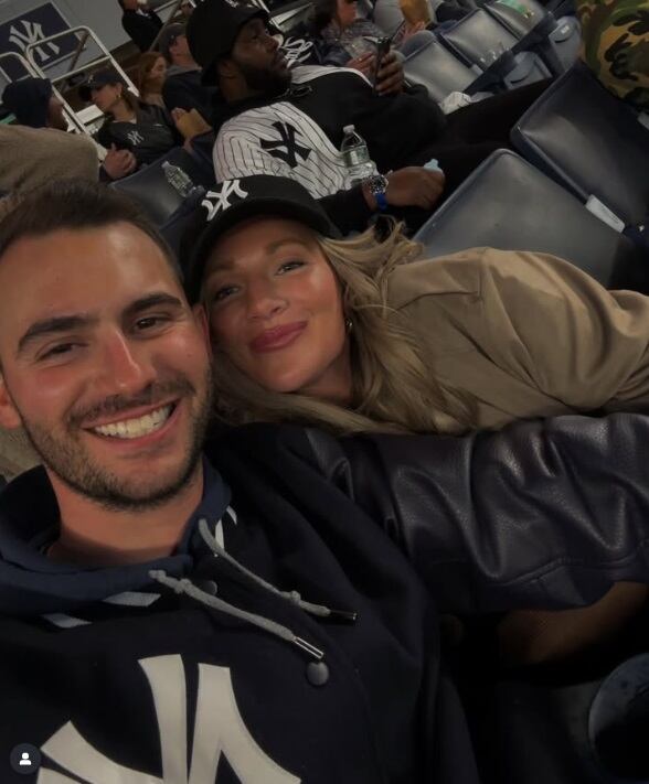 La mujer notó que, gracias al consumo de bistec, su flujo disminuyó, el dolor desapareció y su estado de ánimo mejoró notablemente. (Foto: @alexaraeloebel / Instagram)