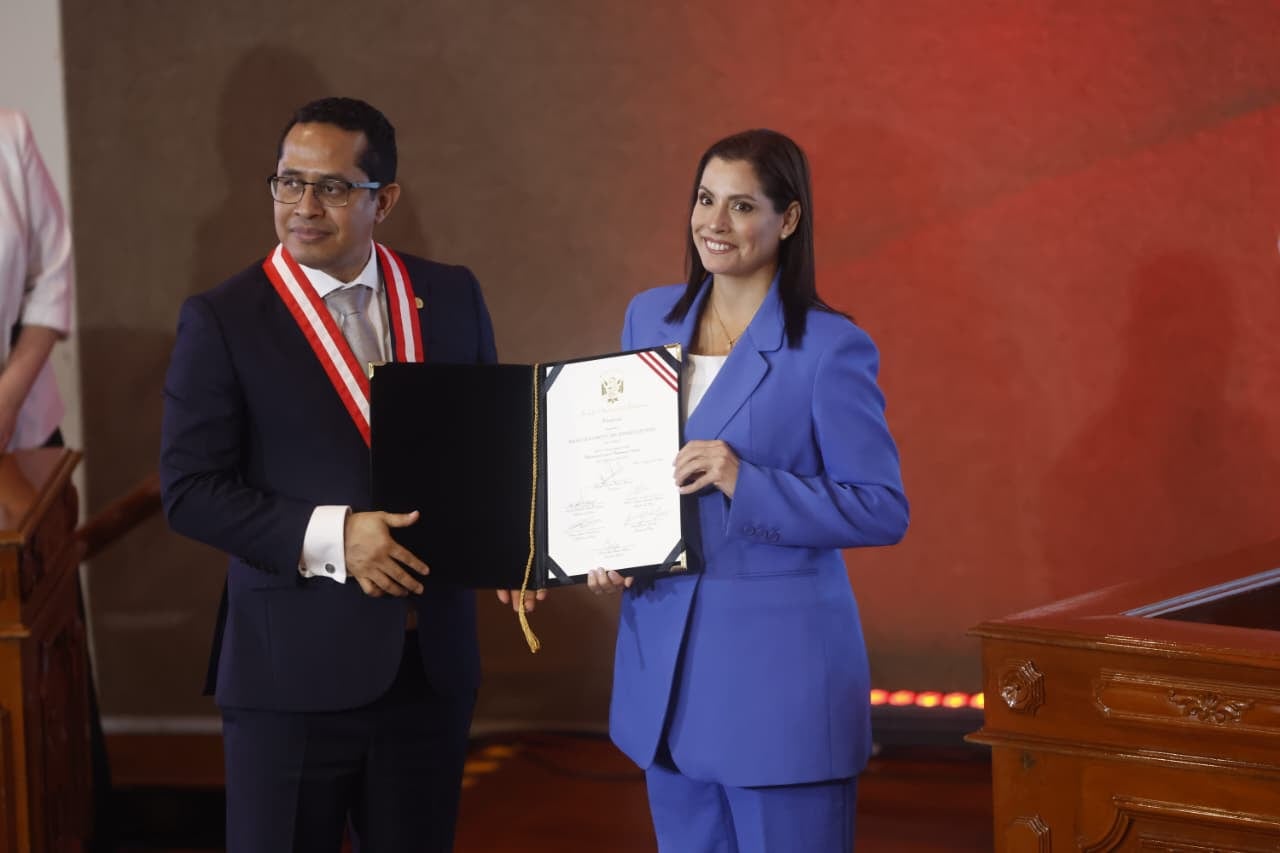 Maali Olga Betty del Pomar Saettone (Renovación Popular) - Parlamentaria andina titular