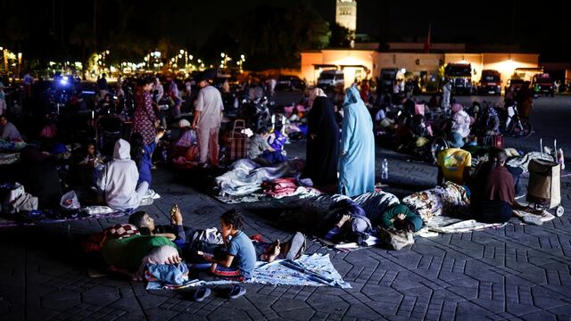 Cientos duermen en las calles de Marrakech por temor a réplicas tras el terremoto en Marruecos