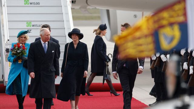 Carlos III aterrizó en Berlín, en su primera visita al extranjero como rey