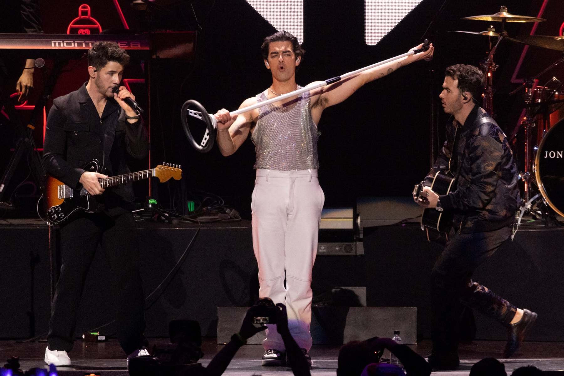 Los Jonas Brothers durante el iHeartRadio Jingle Ball 2021 en el Madison Square Garden de Nueva York, en 2021. Ellos regresarán al Perú en 2024.