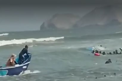La Punta: Embarcación con más de diez turistas se vuelca en medio del mar