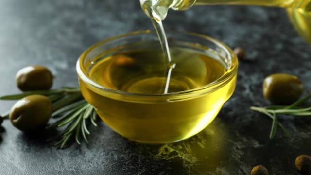 Por qué es recomendable ingerir una cucharada de aceite de oliva en ayunas